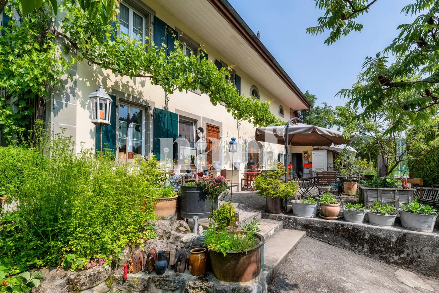 Charmantes und geräumiges Haus in einem Wohngebiet - Foto 1 von 12