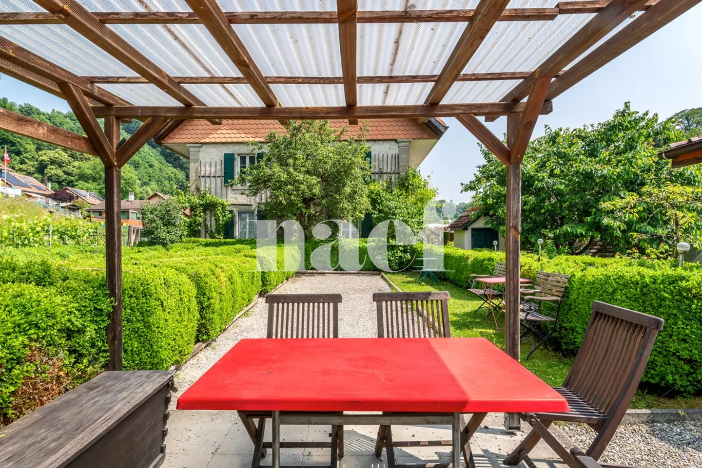 Charmantes und geräumiges Haus in einem Wohngebiet - Foto 4 von 12