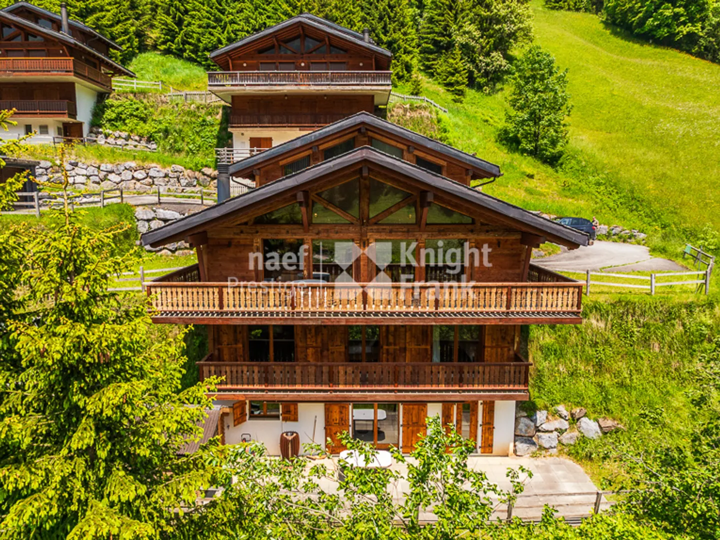 Magnificent 5.5-room chalet with high-end finishes for sale in Morgins - Photo 2 of 12