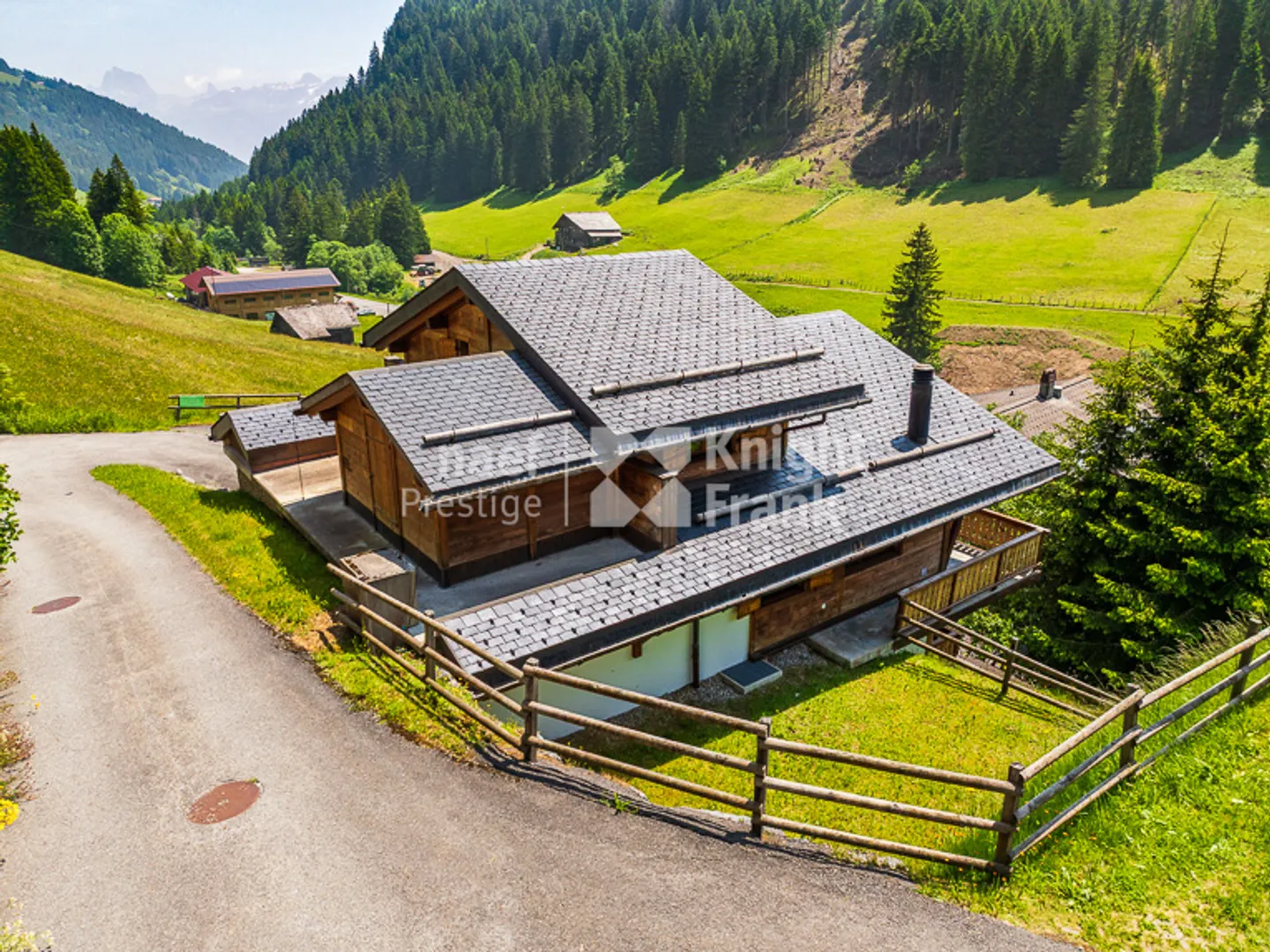 Magnificent 5.5-room chalet with high-end finishes for sale in Morgins - Photo 3 of 12
