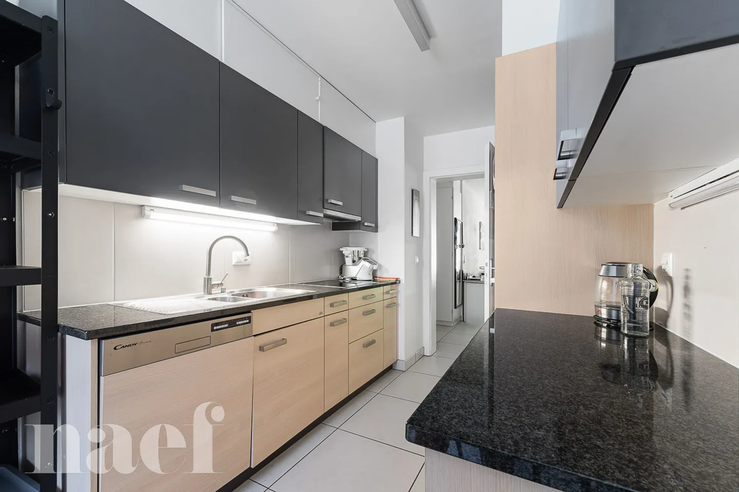 Durchgangswohnung mit 4,5 Zimmern und Balkon zu verkaufen, nur wenige Schritte vom Zentrum von Vevey entfernt - Foto 7 von 12