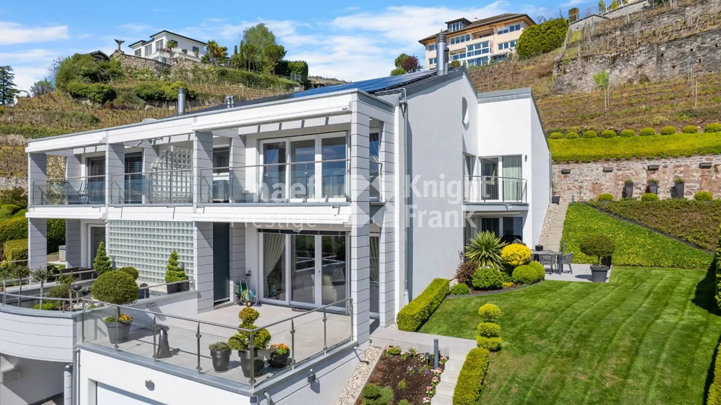 Maison jumelle de 7.5 pièces en triplex avec une vue panoramique sur le lac à vendre à Montreux - Foto 1 di 10