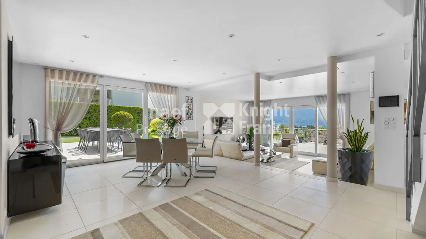 Maison jumelle de 7.5 pièces en triplex avec une vue panoramique sur le lac à vendre à Montreux - Foto 6 di 10
