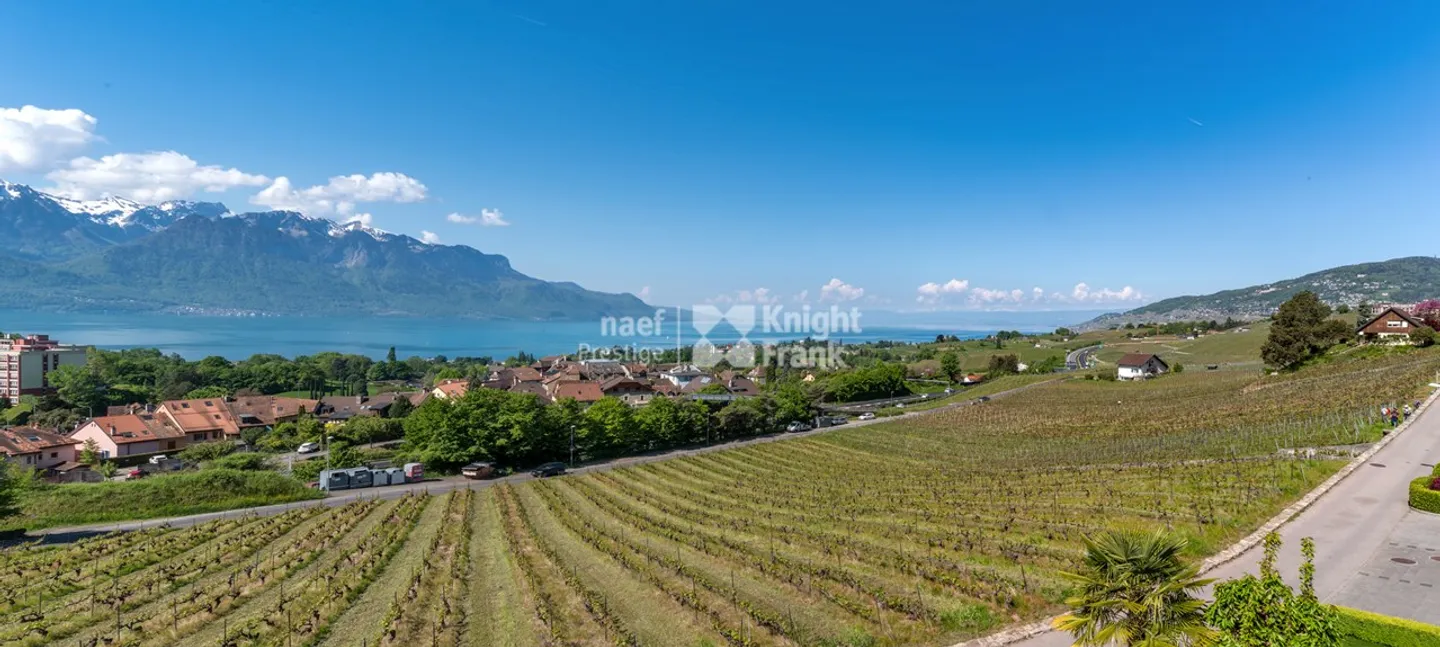 Family home with 7.5 rooms, private elevator and panoramic view of the lake for sale in Chailly/Montreux - Photo 1 of 13
