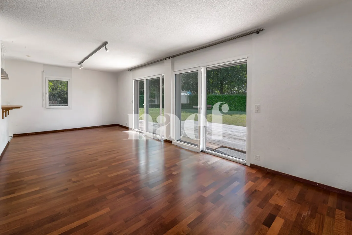 Semi-Detached Villa with 5.5 Rooms in One of the Most Exclusive Neighborhoods of Montreux - Photo 8 of 13