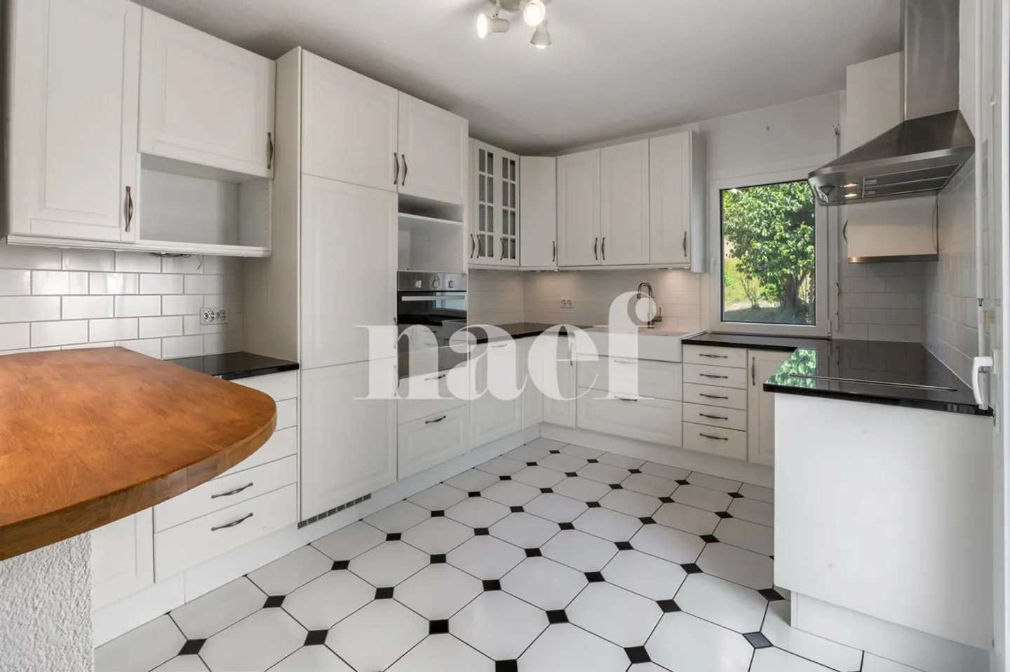 Semi-Detached Villa with 5.5 Rooms in One of the Most Exclusive Neighborhoods of Montreux - Photo 10 of 13
