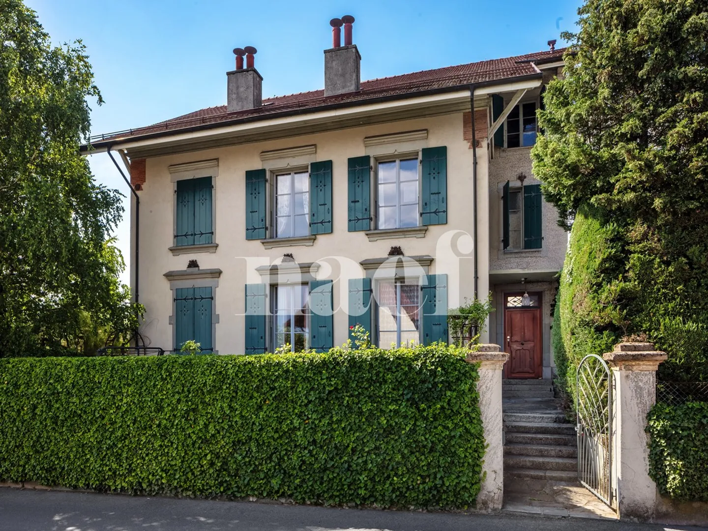 Affascinante casa di 10 stanze con grande potenziale - Foto 1 di 11