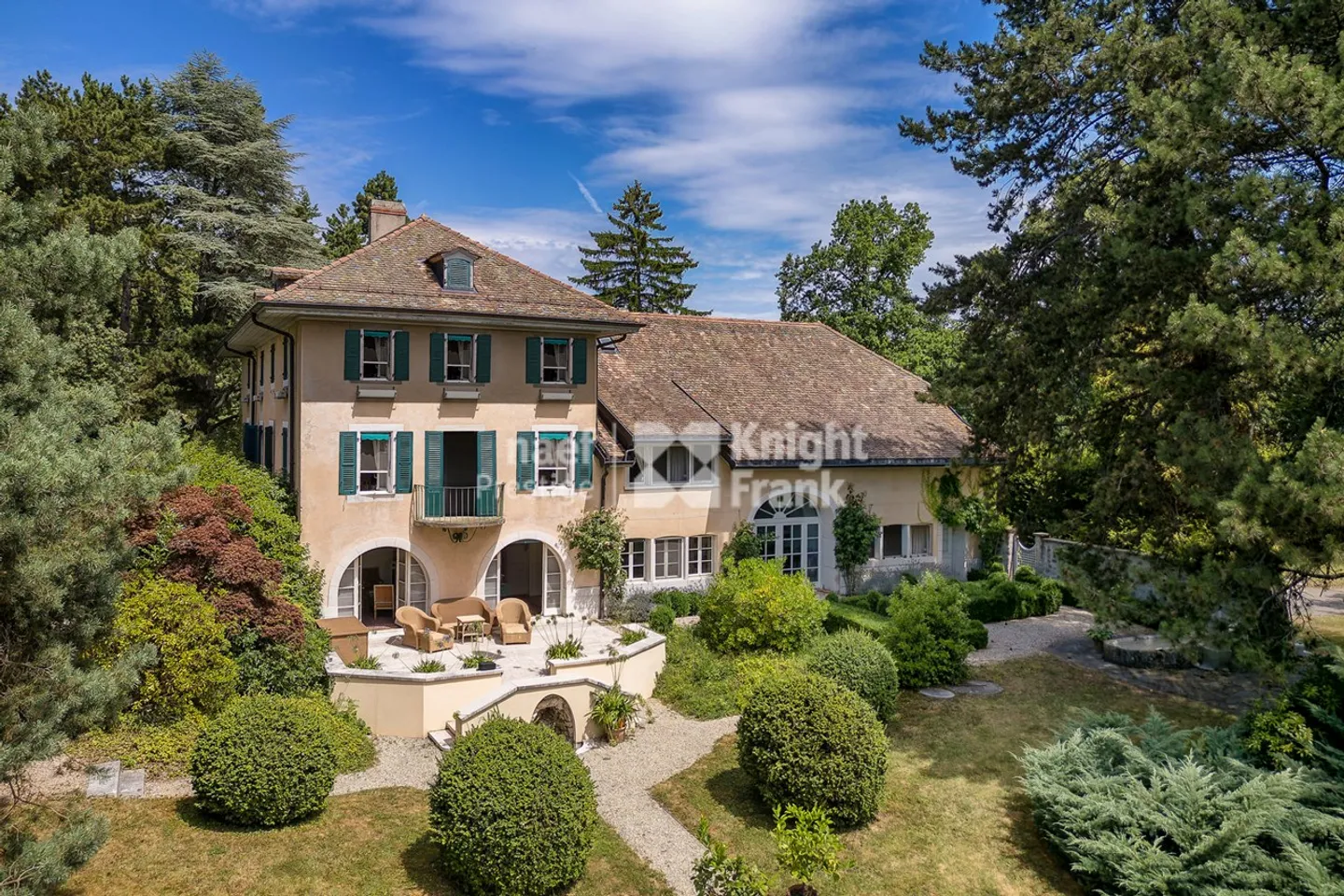 Exceptional Master House with Pool - Photo 1 of 8