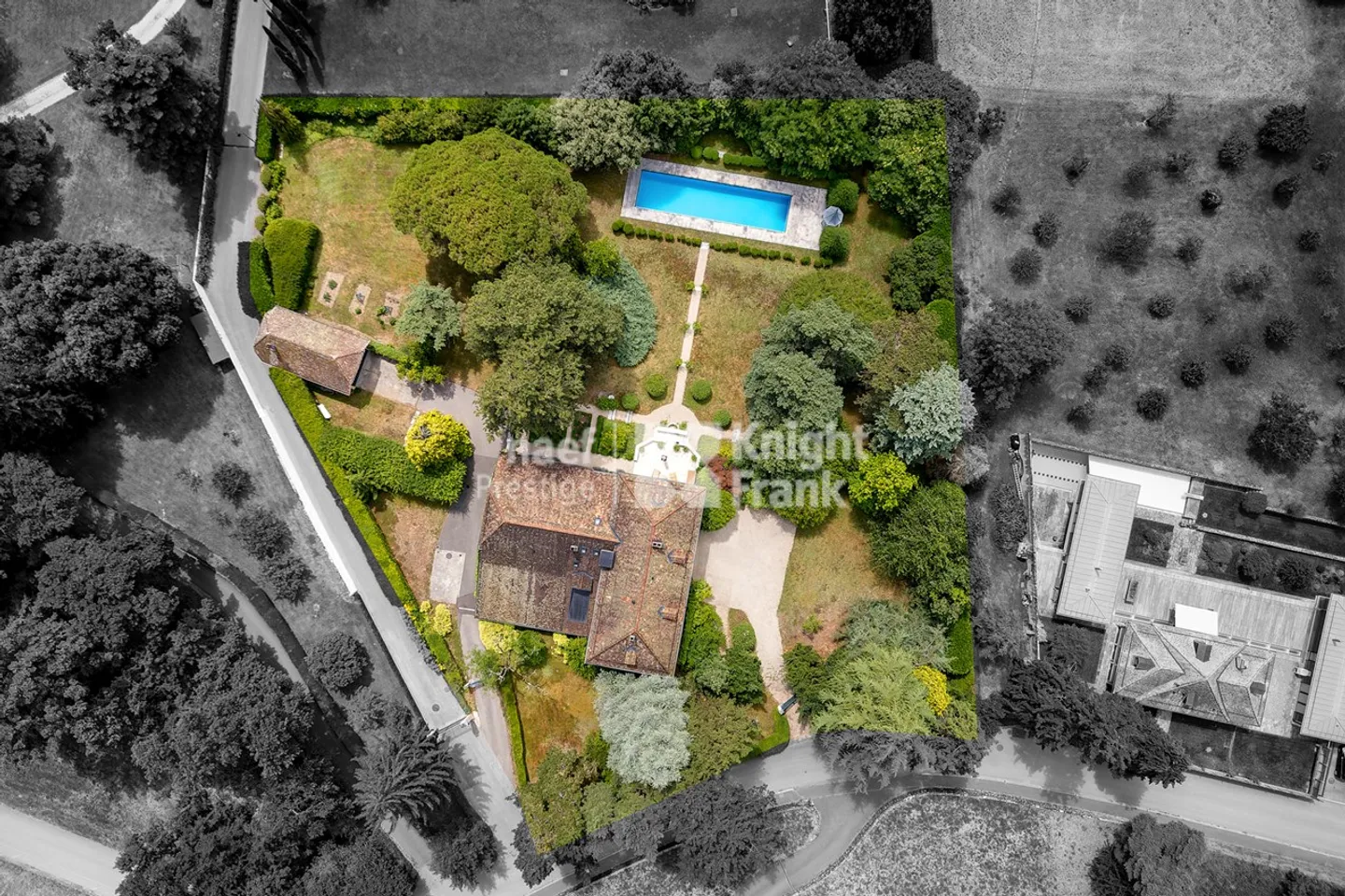 Exceptional Master House with Pool - Photo 2 of 8