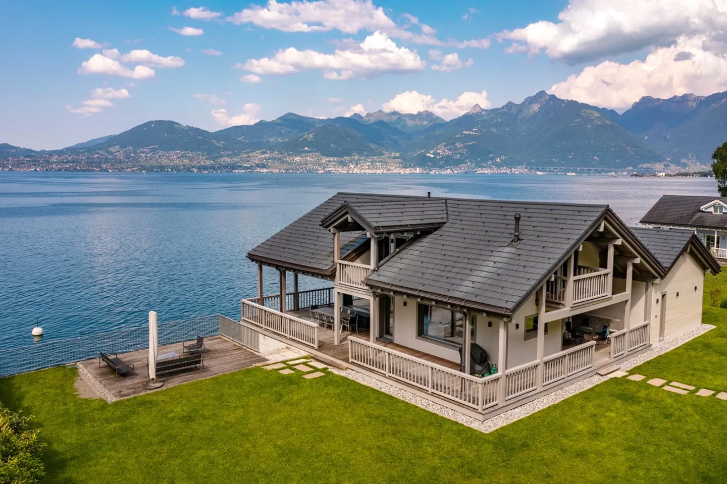 Rare 6.5-room waterfront house for sale in St-Gingolph - Photo 3 of 10