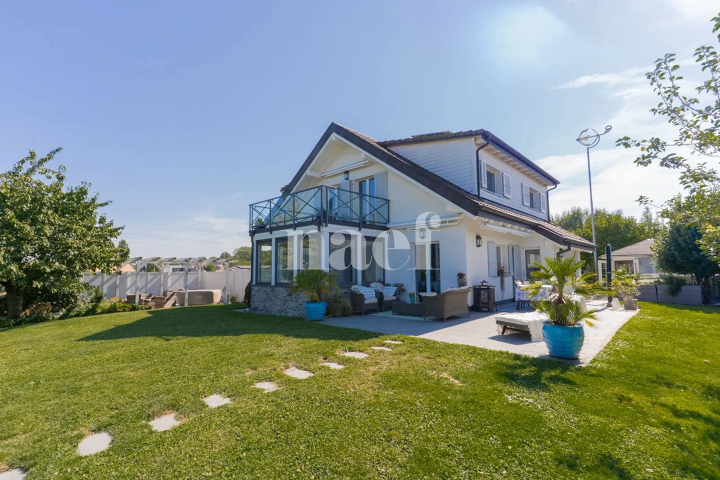 5.5-room detached house with stunning lake view for sale in Portalban - Photo 1 of 9
