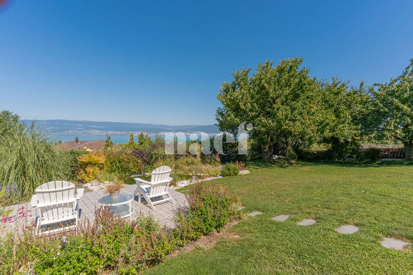 5.5-room detached house with stunning lake view for sale in Portalban - Photo 2 of 9