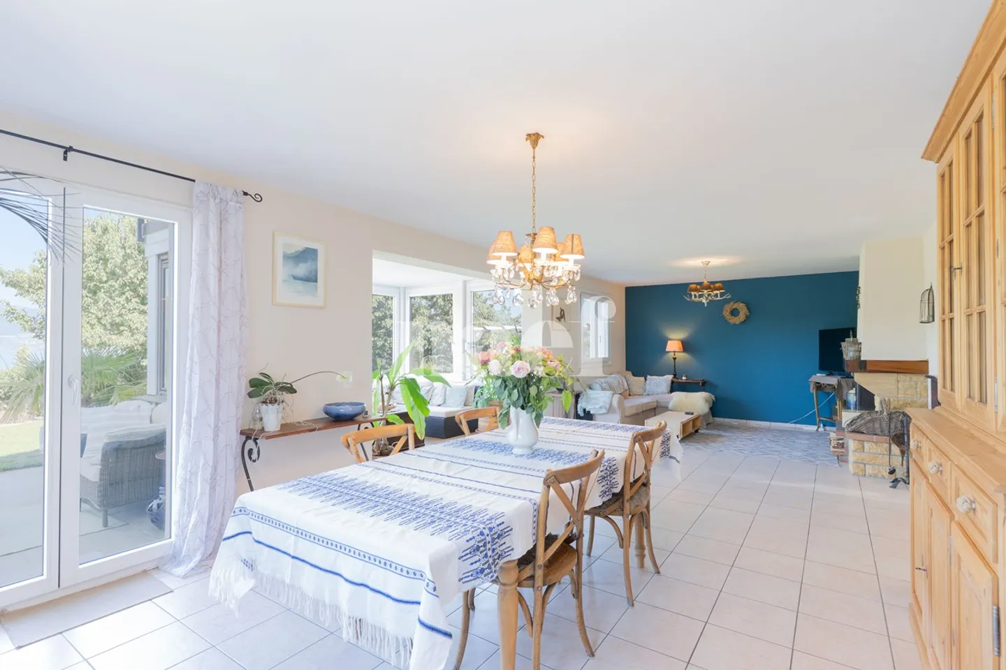 5.5-room detached house with stunning lake view for sale in Portalban - Photo 4 of 9