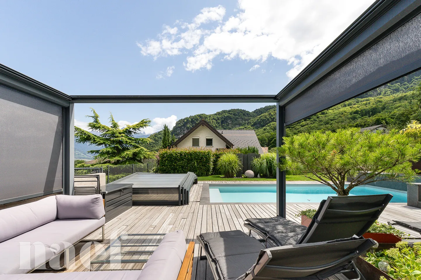 Architect-designed house with 7.5 rooms, pool, and jacuzzi in a green setting for sale in Collombey-Muraz - Photo 3 of 13