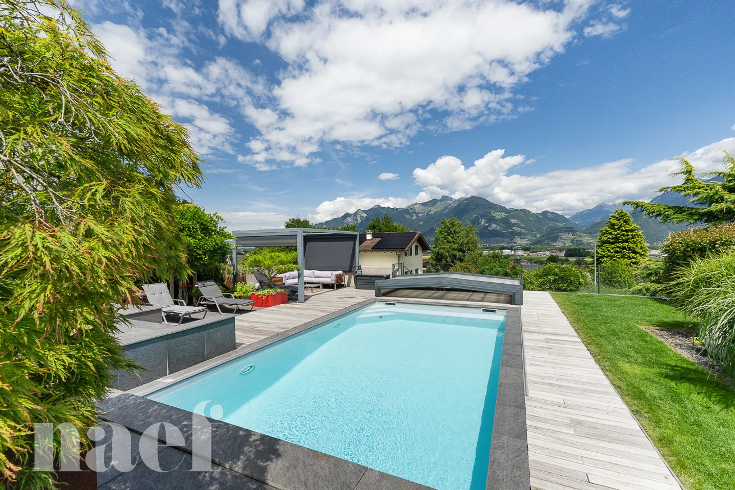 Architect-designed house with 7.5 rooms, pool, and jacuzzi in a green setting for sale in Collombey-Muraz - Photo 5 of 13