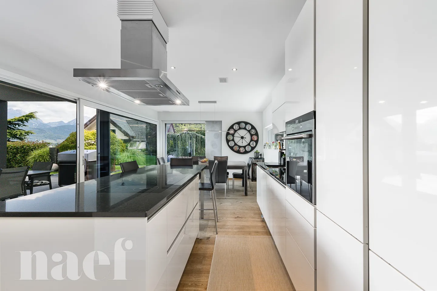 Architect-designed house with 7.5 rooms, pool, and jacuzzi in a green setting for sale in Collombey-Muraz - Photo 9 of 13