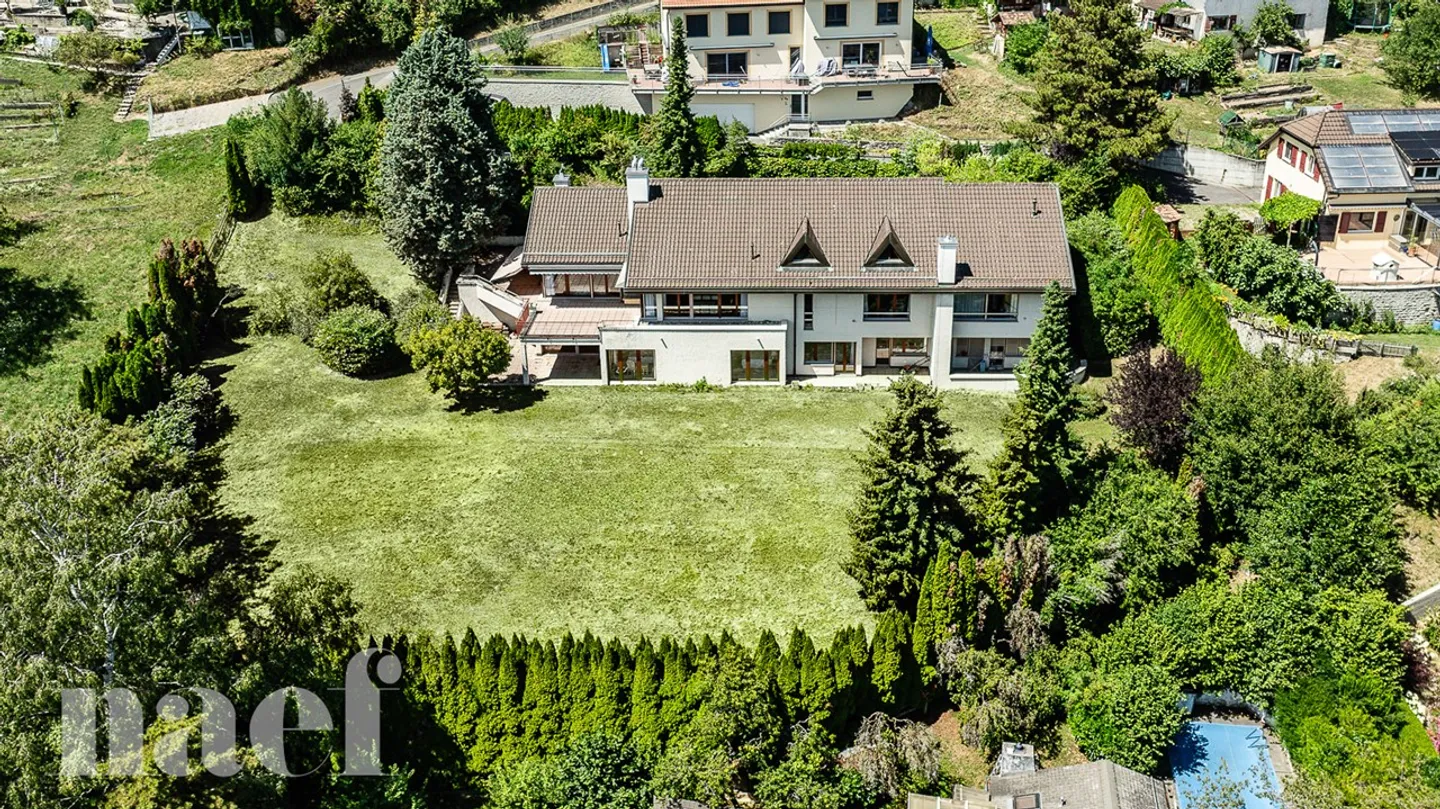 Maison de caractère de 9.5 pièces avec appartements indépendants et vue panoramique sur le lac à vendre à Chardonne - Photo 3 sur 13