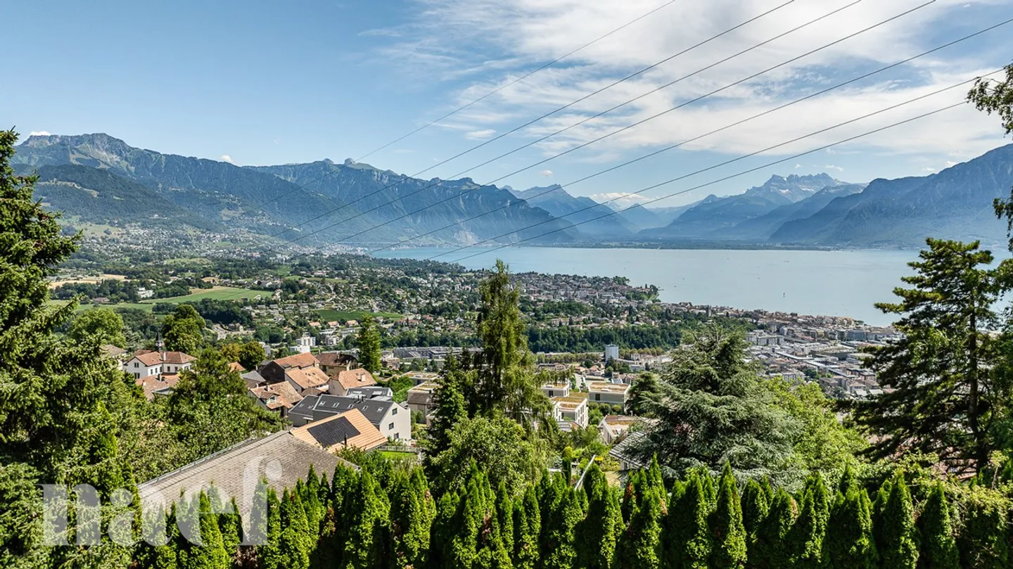 Maison de caractère de 9.5 pièces avec appartements indépendants et vue panoramique sur le lac à vendre à Chardonne - Photo 1 sur 13