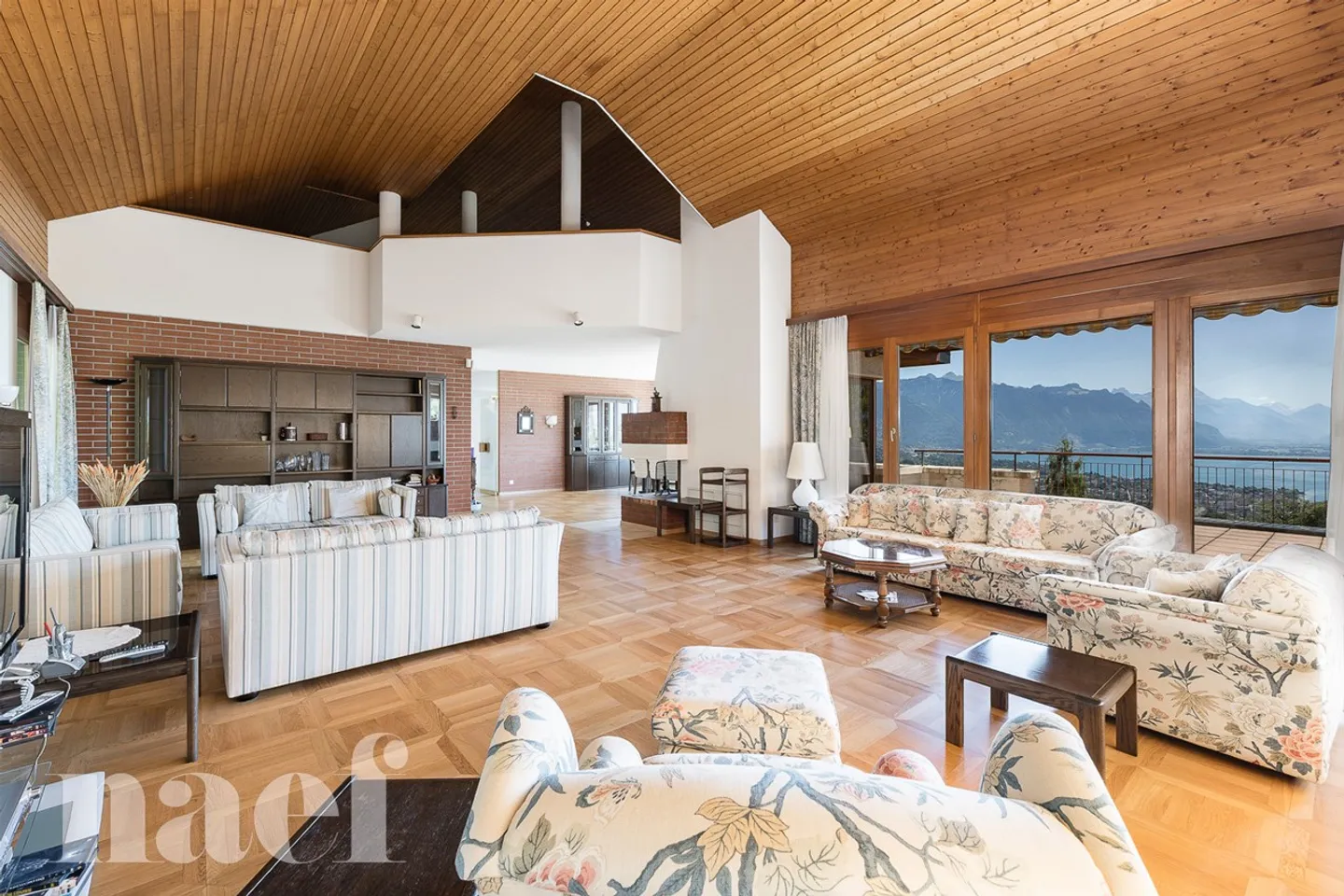 Maison de caractère de 9.5 pièces avec appartements indépendants et vue panoramique sur le lac à vendre à Chardonne - Photo 8 sur 13