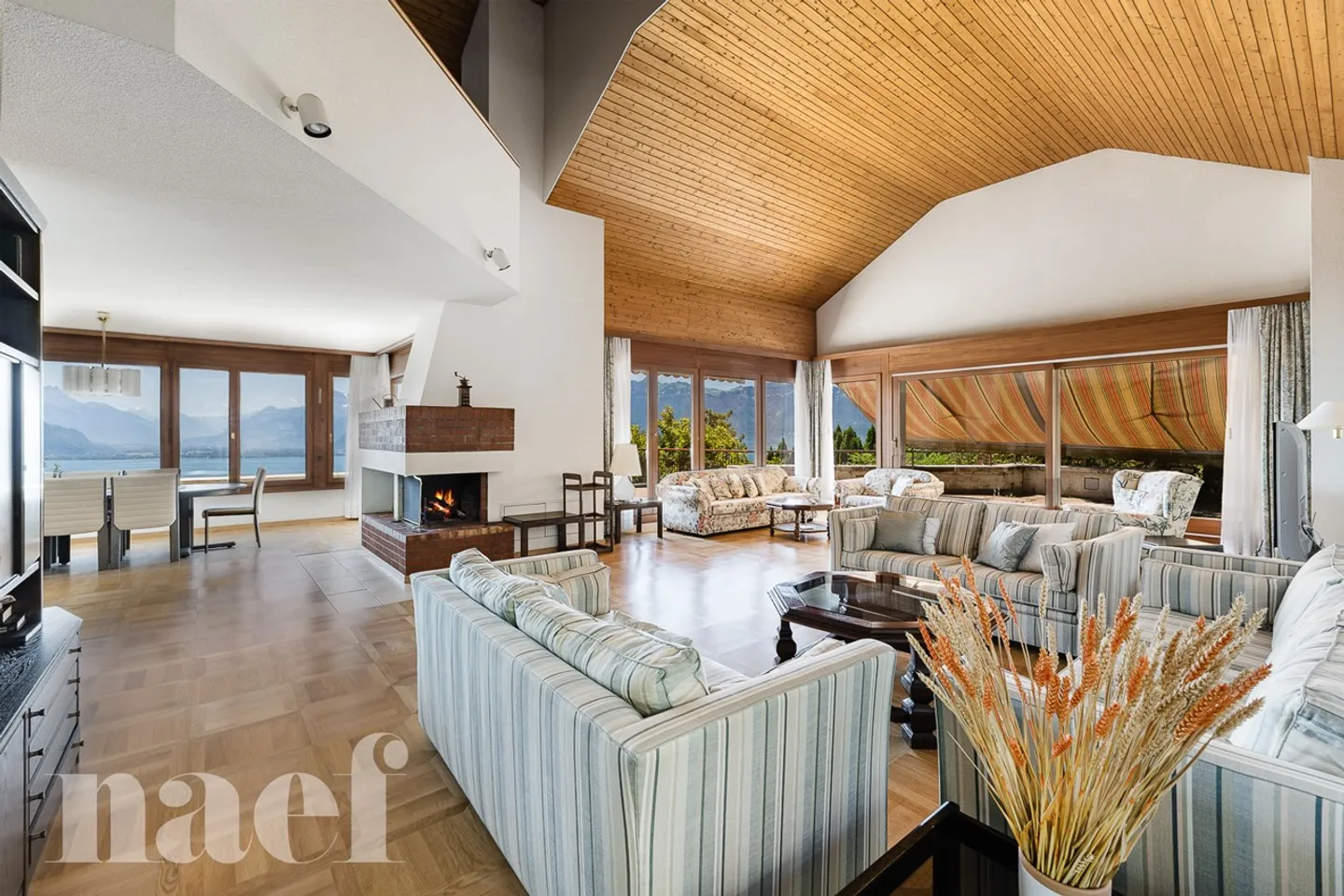 Maison de caractère de 9.5 pièces avec appartements indépendants et vue panoramique sur le lac à vendre à Chardonne - Photo 9 sur 13