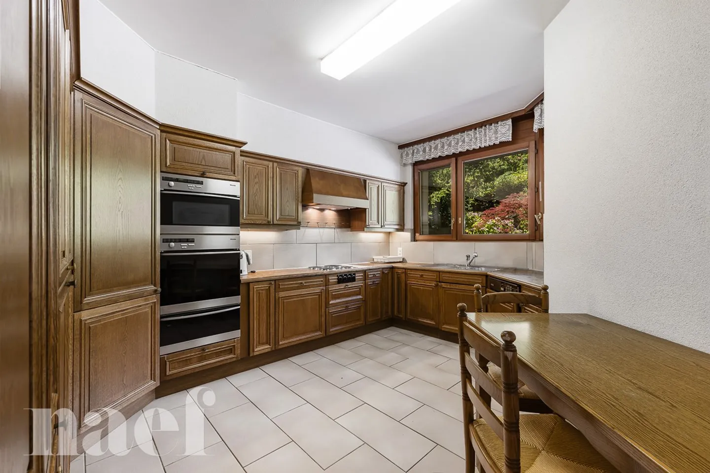 Maison de caractère de 9.5 pièces avec appartements indépendants et vue panoramique sur le lac à vendre à Chardonne - Photo 10 sur 13