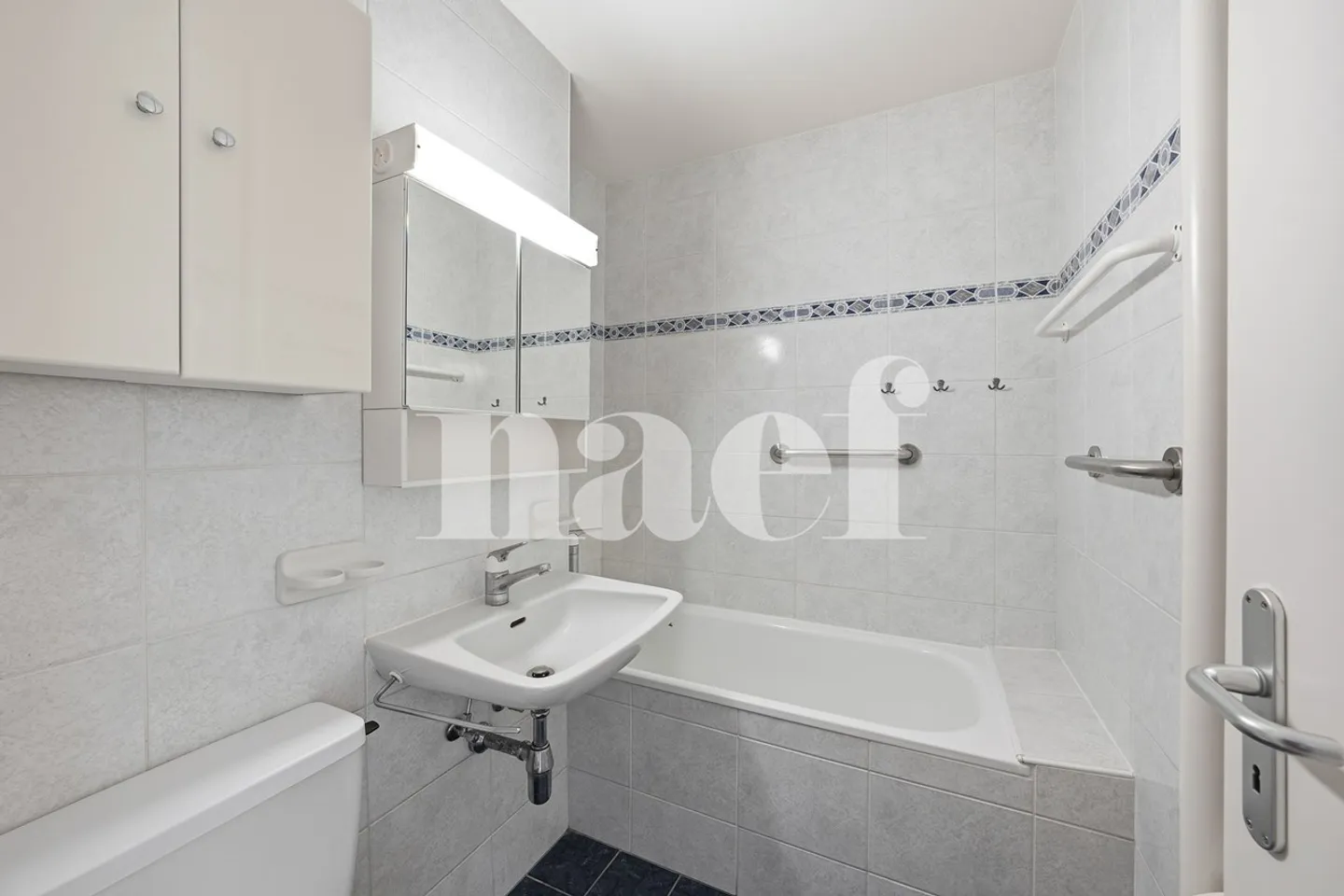 Exclusively: 3.5-room garden-level apartment in Gland - Photo 4 of 5