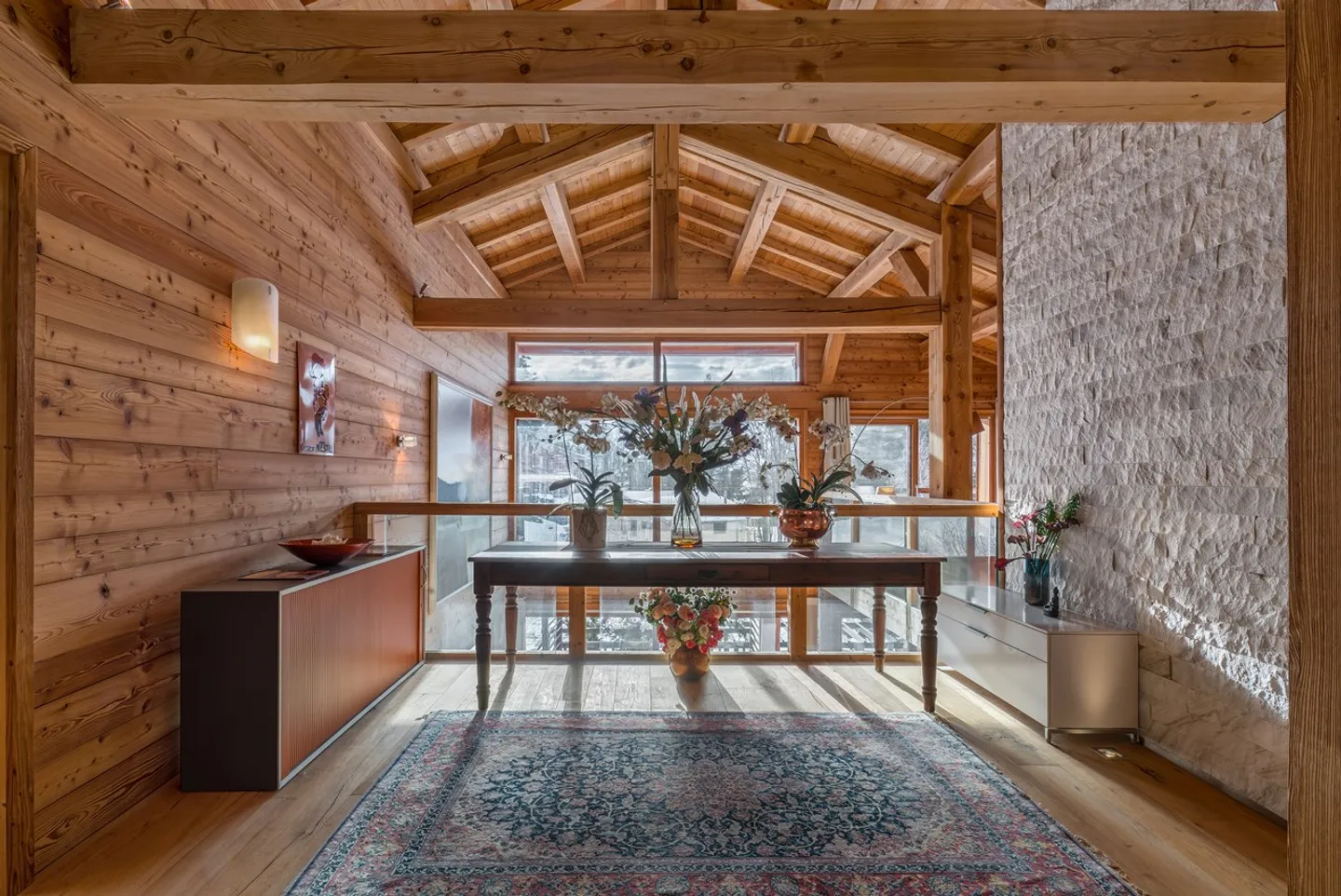 Light-filled Bayrou Chalet for sale in the Villars-sur-Ollon area - cathedral living room, exceptional volumes and perfect continuity between interior and exterior - Photo 11 of 13