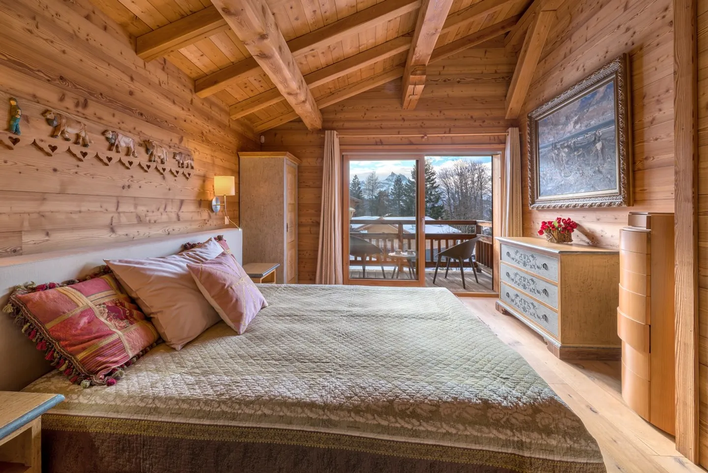 Light-filled Bayrou Chalet for sale in the Villars-sur-Ollon area - cathedral living room, exceptional volumes and perfect continuity between interior and exterior - Photo 10 of 13