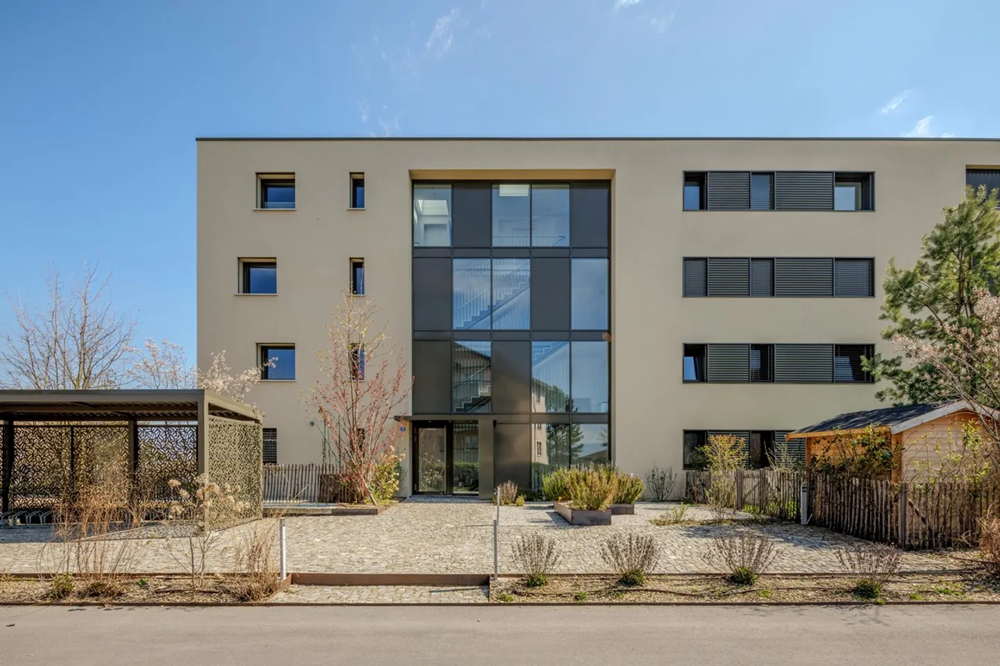 Contemporary attic with balcony offering a panoramic view - Photo 1 of 10