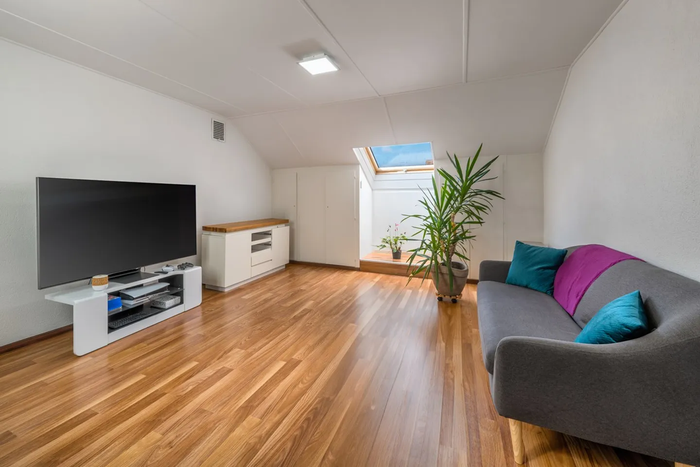 Gebäude mit 6 Wohnungen - Foto 4 von 9