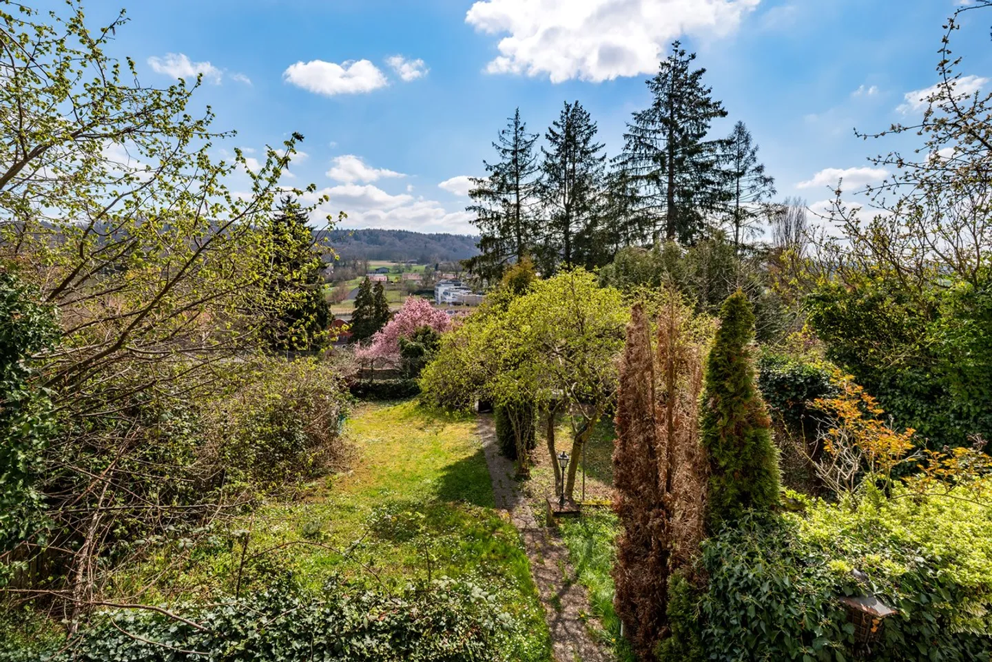 Gebäude mit 6 Wohnungen - Foto 8 von 9