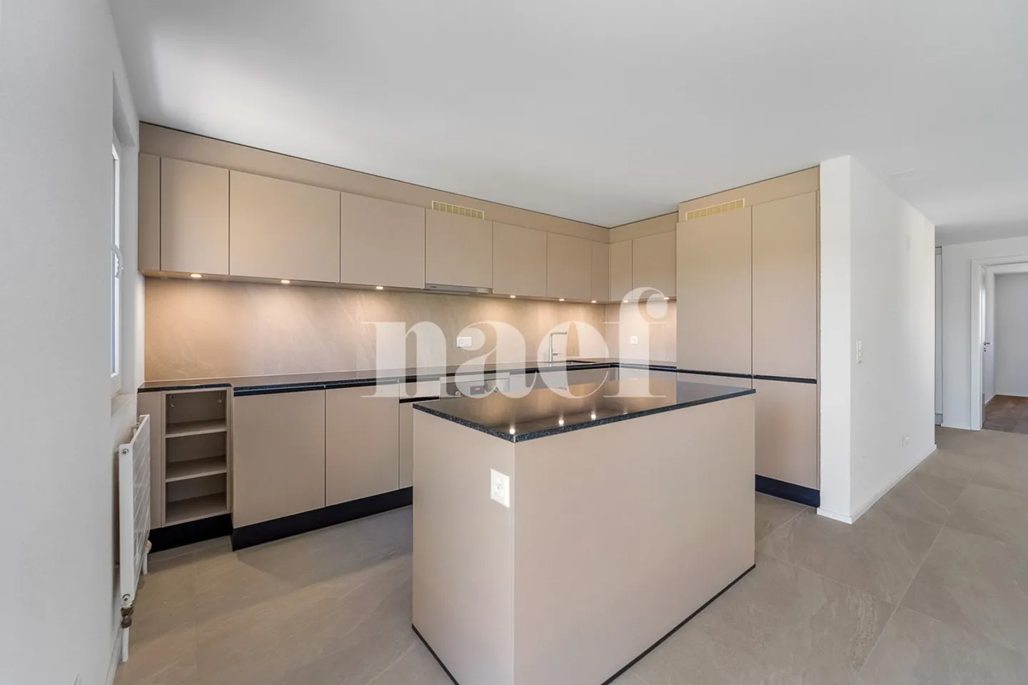 Renovated 4.5-room apartment on the 2nd floor with unobstructed view for sale in Fétigny - Photo 2 of 9