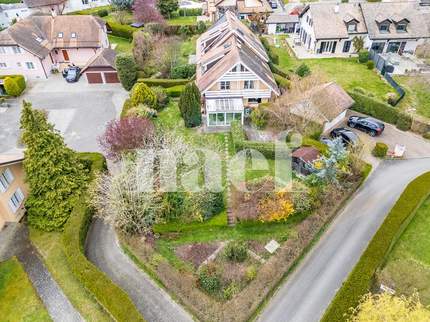 Exclusively: Charming semi-detached villa in Crans - Photo 1 of 7