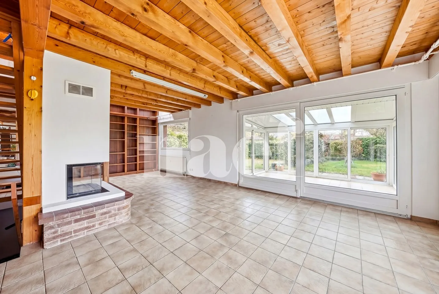 Exclusively: Charming semi-detached villa in Crans - Photo 3 of 7