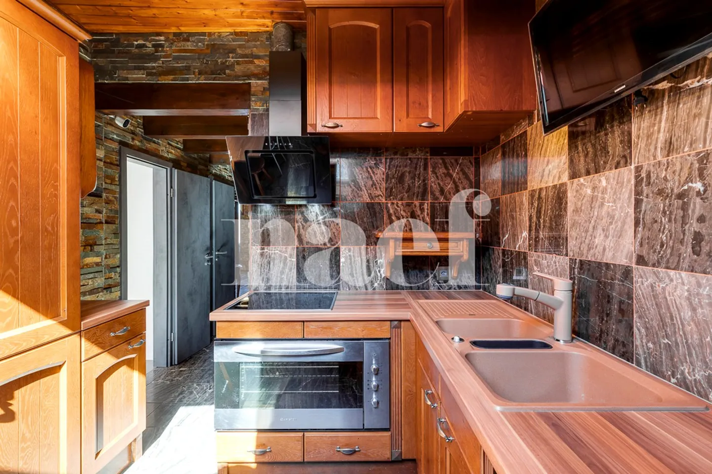 3.5 rooms renovated with stunning lake view - Photo 3 of 13