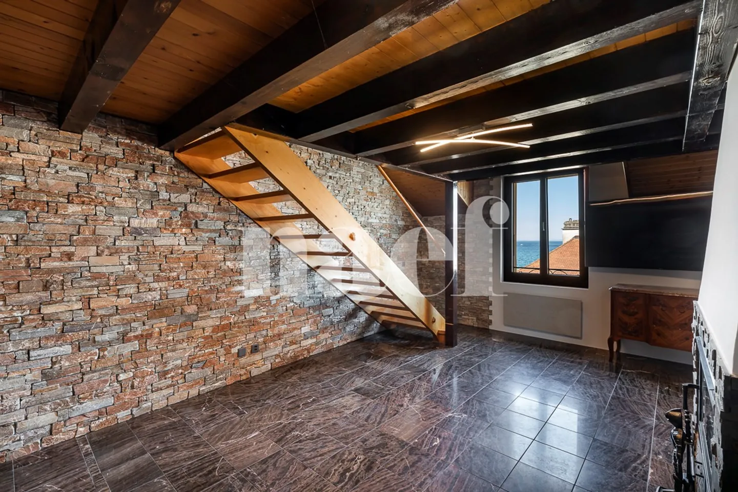 3.5 rooms renovated with stunning lake view - Photo 6 of 13