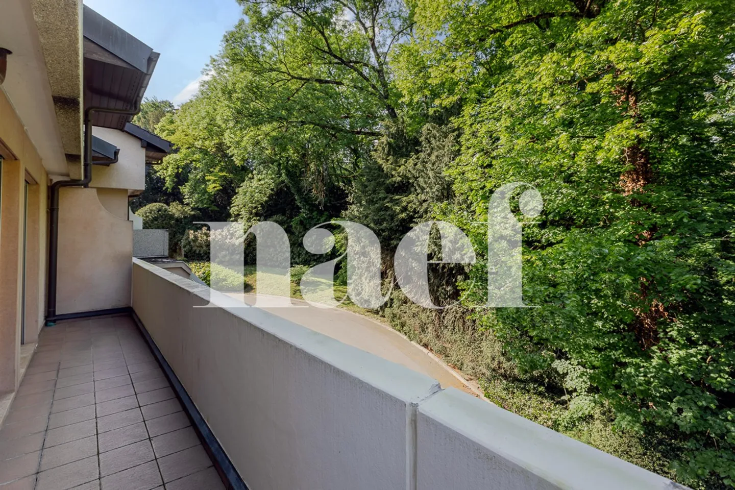 Elegante duplex con doppia altezza e parco alberato in una residenza di prestigio - Foto 5 di 13