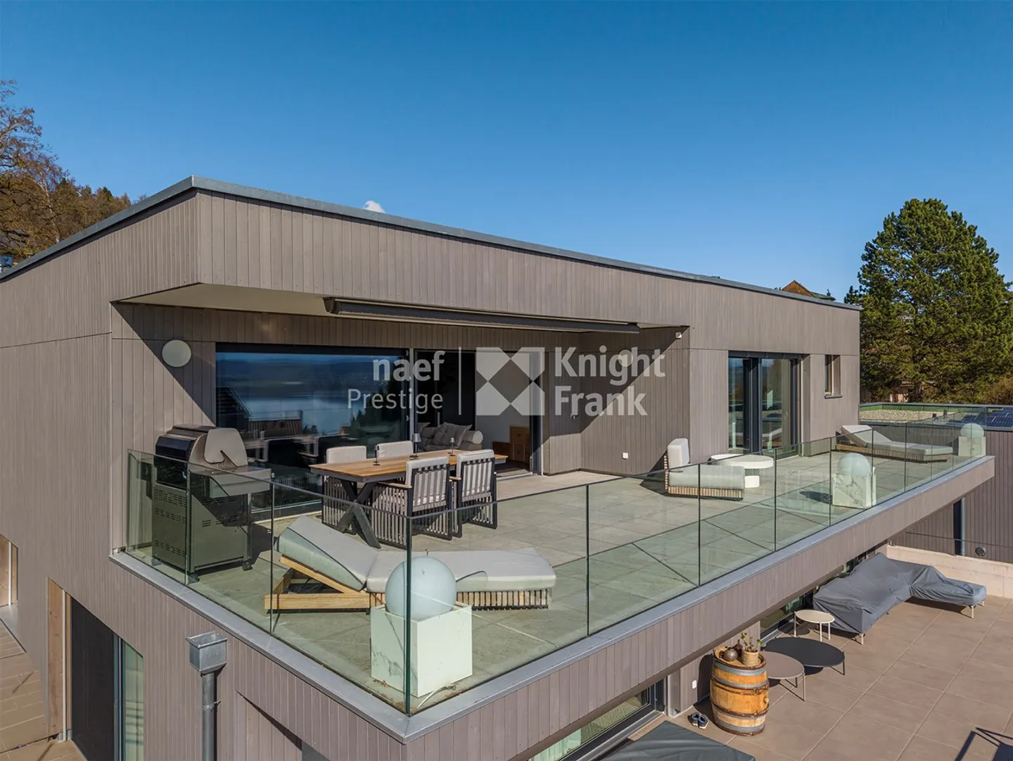 Magnificent penthouse apartment with stunning views of Lake Morat for sale in Lugnorre - Photo 3 of 9