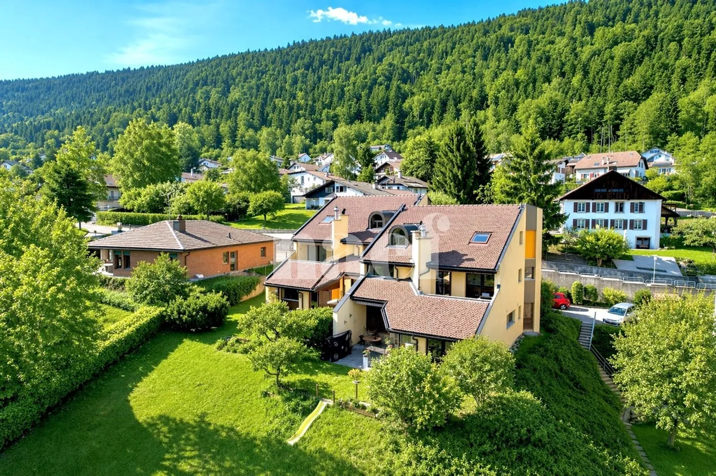 Spazioso duplex di 5 stanze - Foto 1 di 12