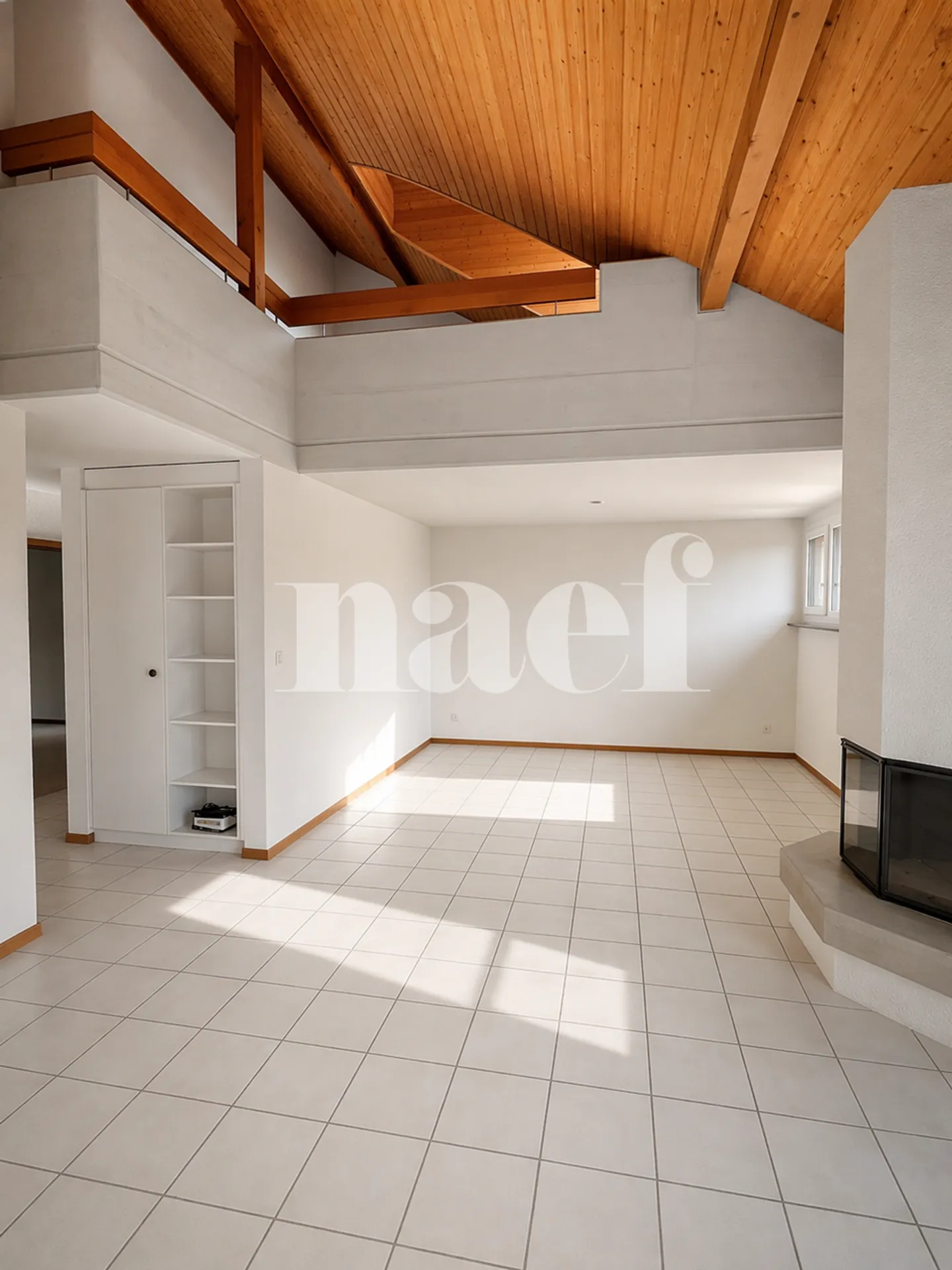 Spazioso duplex di 5 stanze - Foto 5 di 12