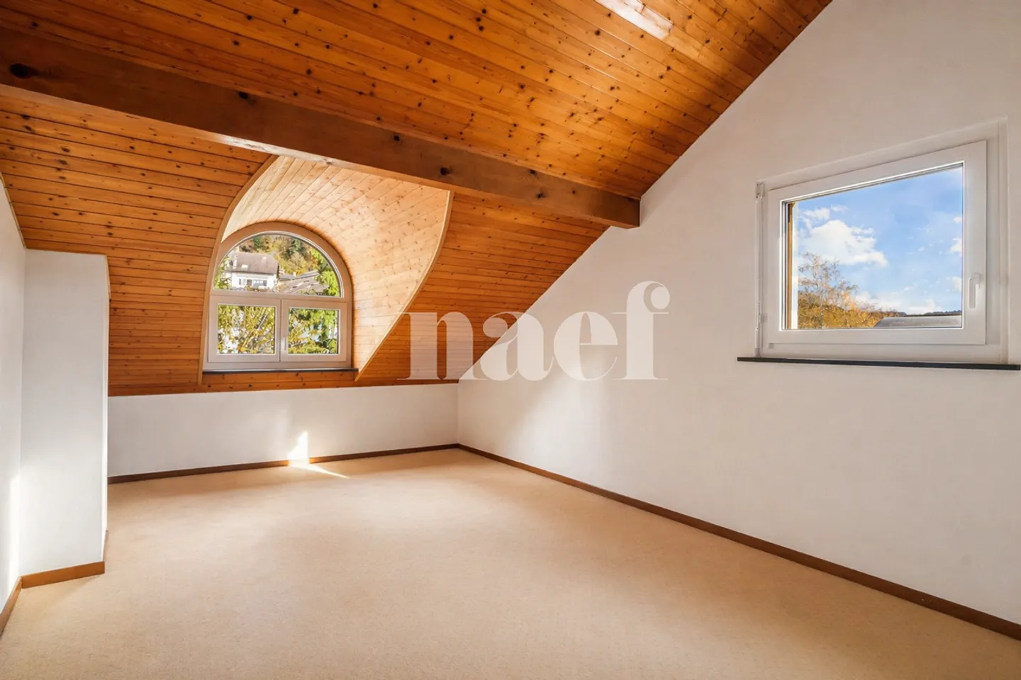 Spazioso duplex di 5 stanze - Foto 8 di 12