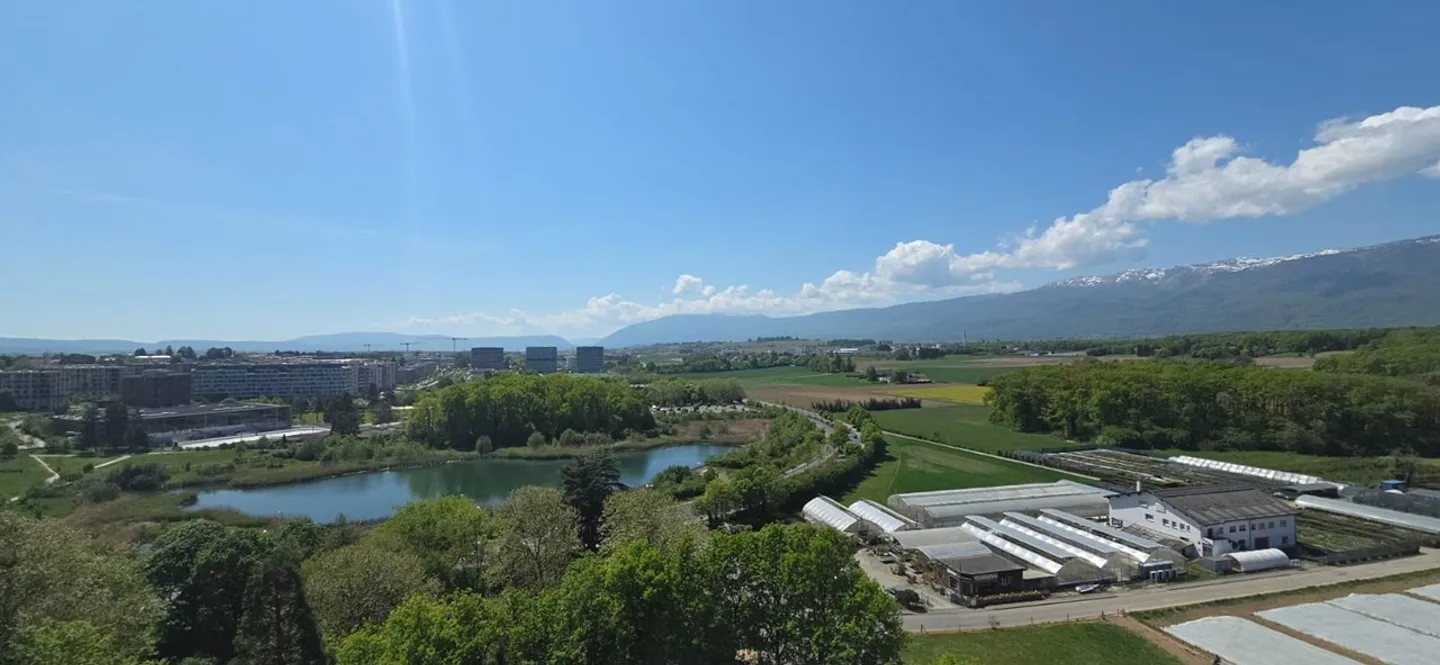 5-room penthouse with view of the Jura - Photo 2 of 2