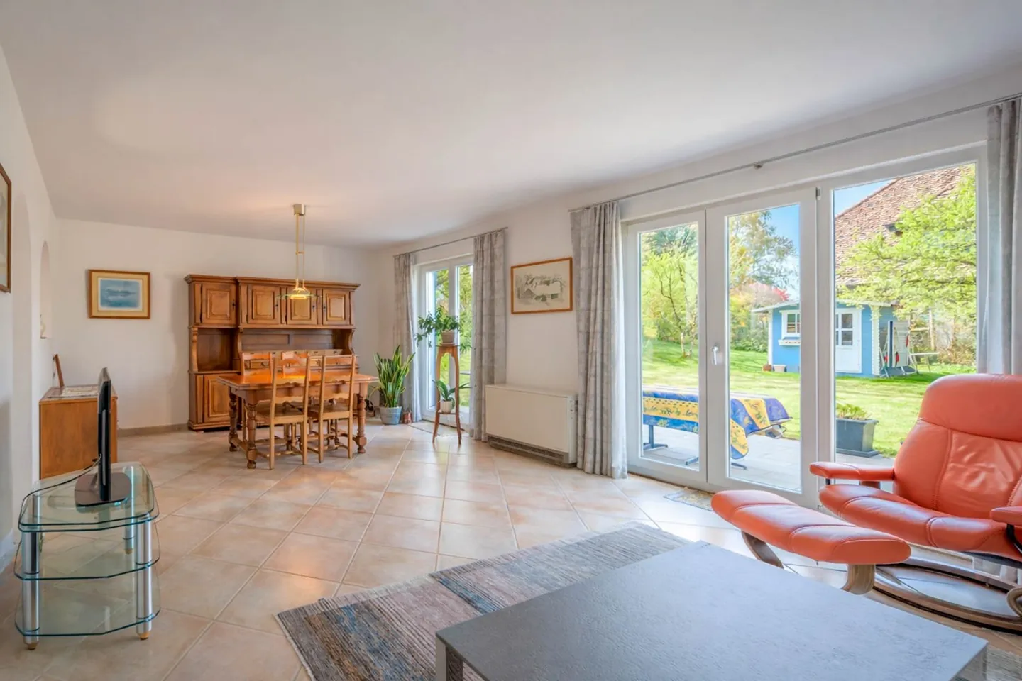 Charming semi-detached house with 5.5 rooms and garden - Photo 3 of 12