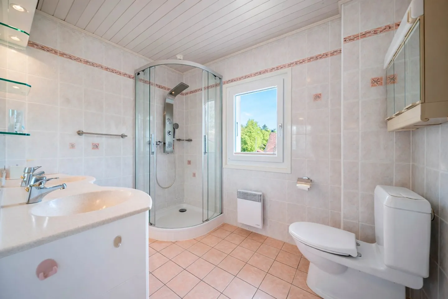 Charming semi-detached house with 5.5 rooms and garden - Photo 10 of 12