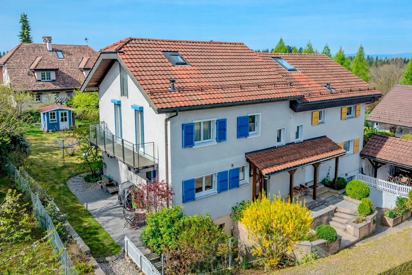 Charming semi-detached house with 5.5 rooms and garden - Photo 1 of 12