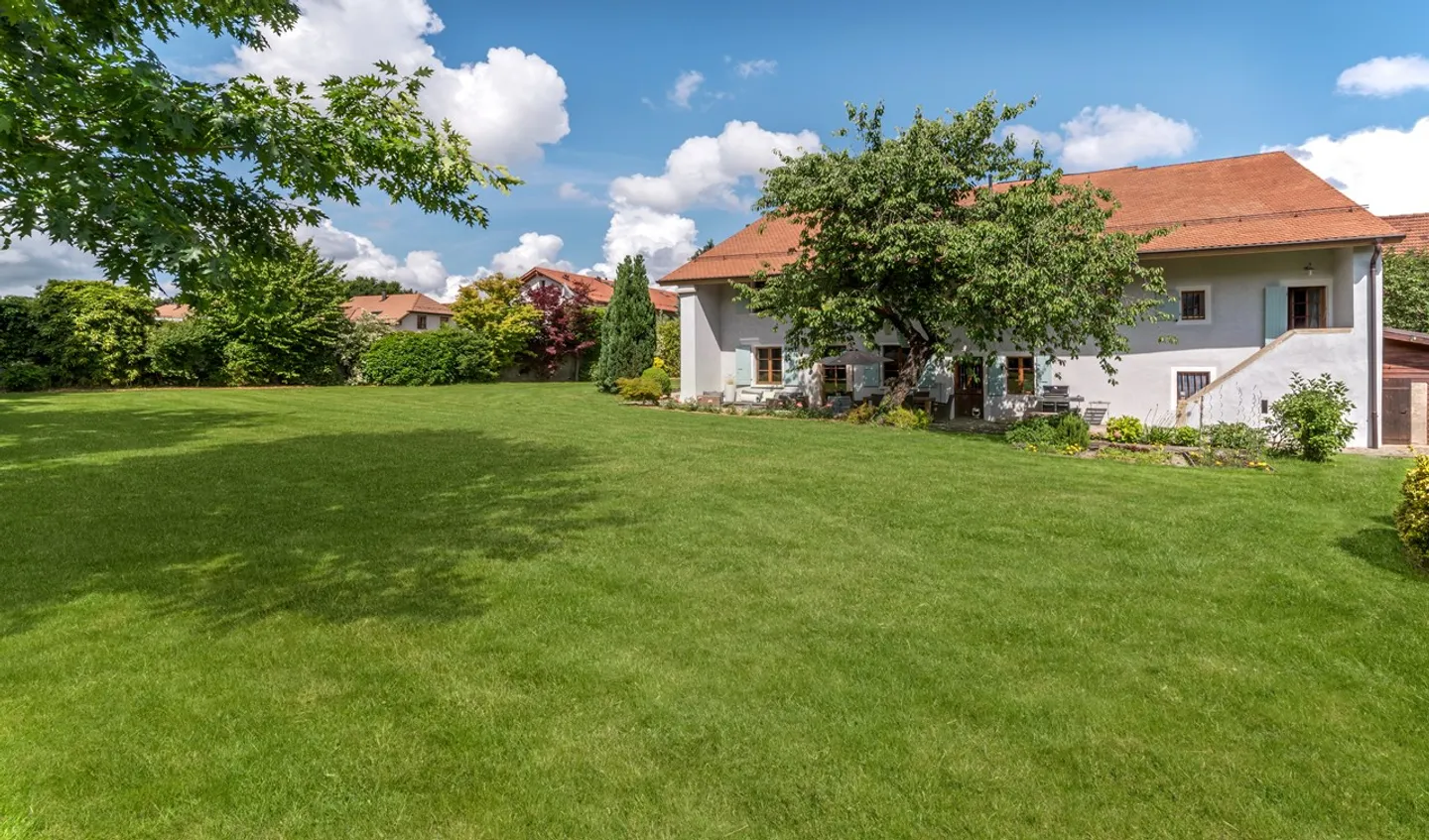 Modernity and luxury for this fully renovated farmhouse. - Photo 11 of 12
