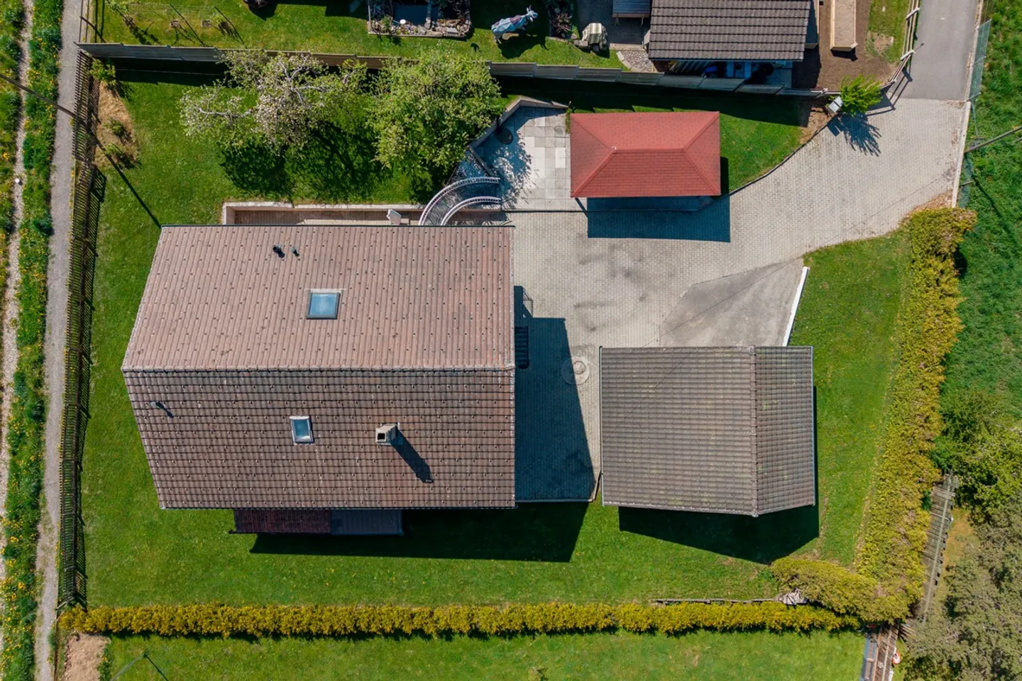 Villa with Beautiful Garden - Photo 13 of 13