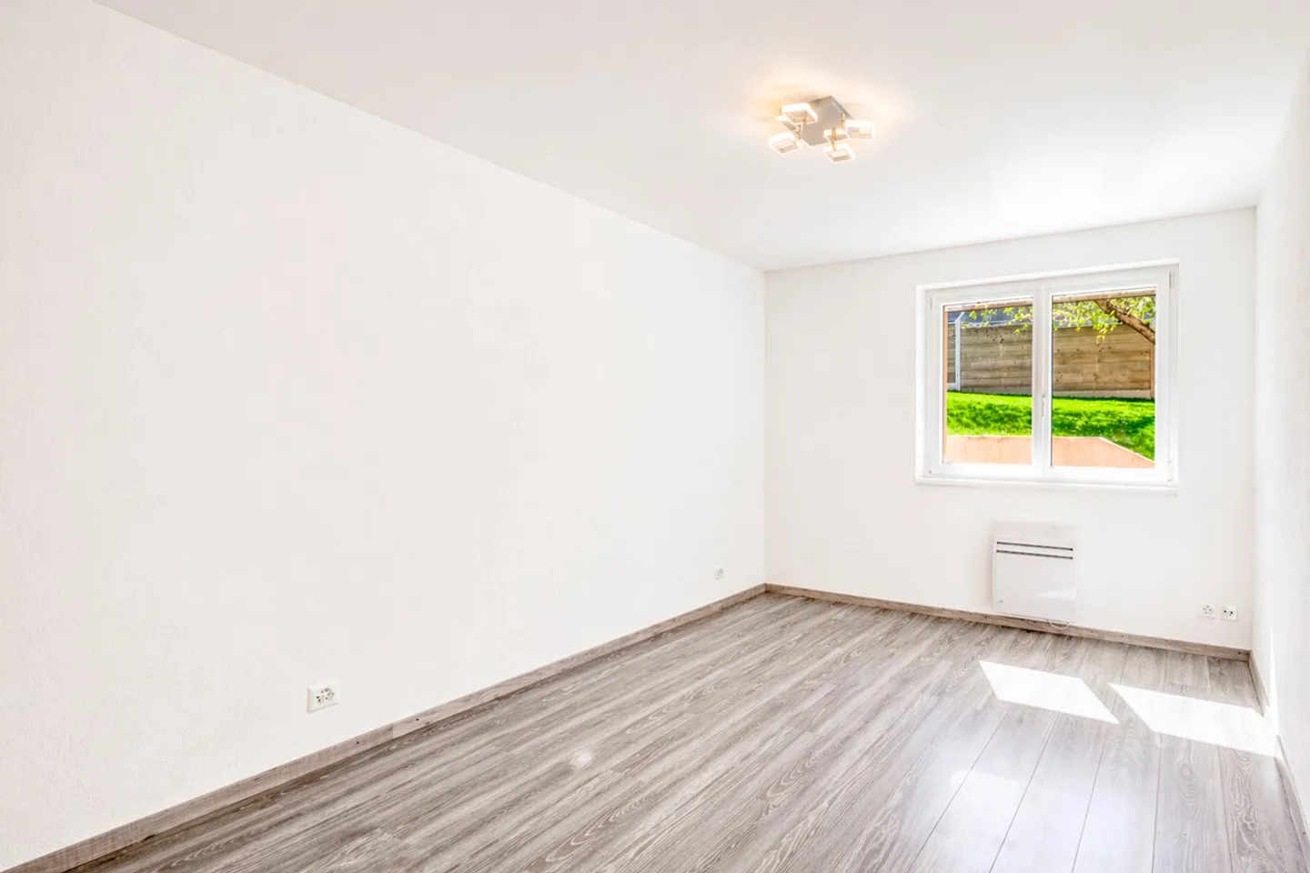 Villa with Beautiful Garden - Photo 7 of 13