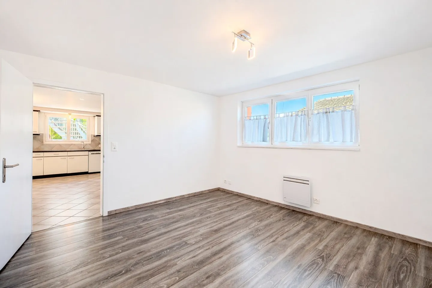 Villa with Beautiful Garden - Photo 8 of 13