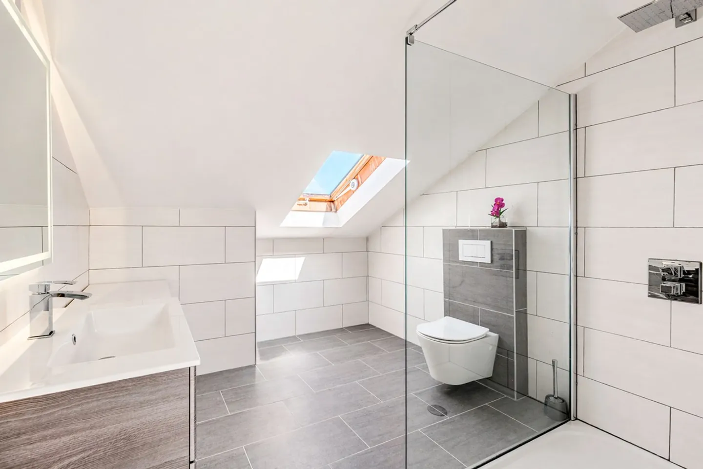 Villa with Beautiful Garden - Photo 10 of 13